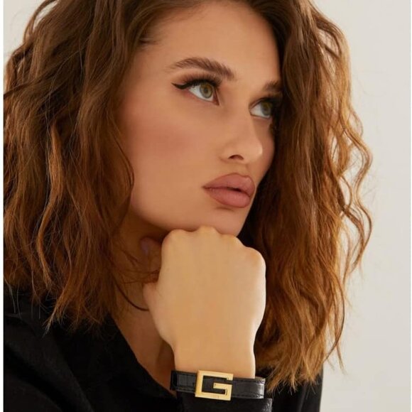 GUESS BLACK LEATHER BRACELET with CLASSIC GOLD EMBOSSED LOGO CLIP - Picture 2 of 5